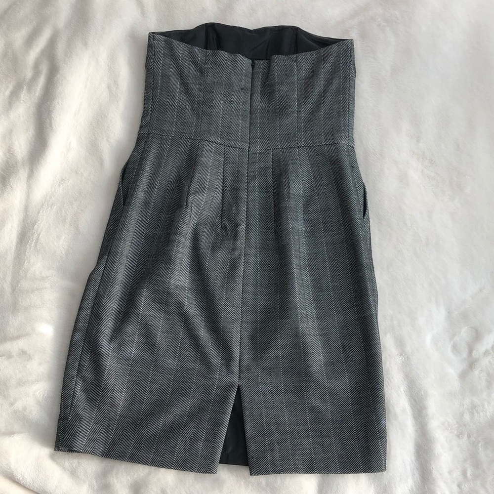 Express dress - Picture 3 of 5